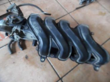 Toyota Yaris Verso Ansaugkrümmer mit Drosselklappe 17101-21020