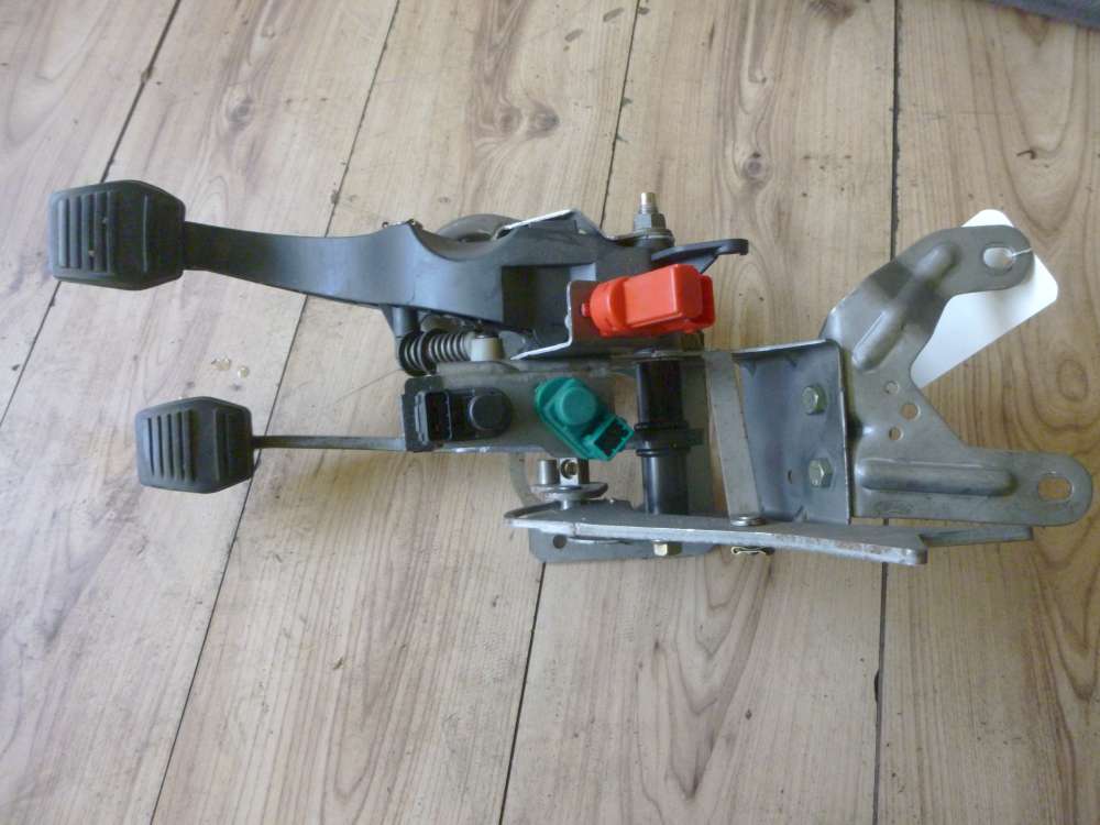 Ford Mondeo III Pedalerie Bremsepedal Kupplungpedal 1S712450BC