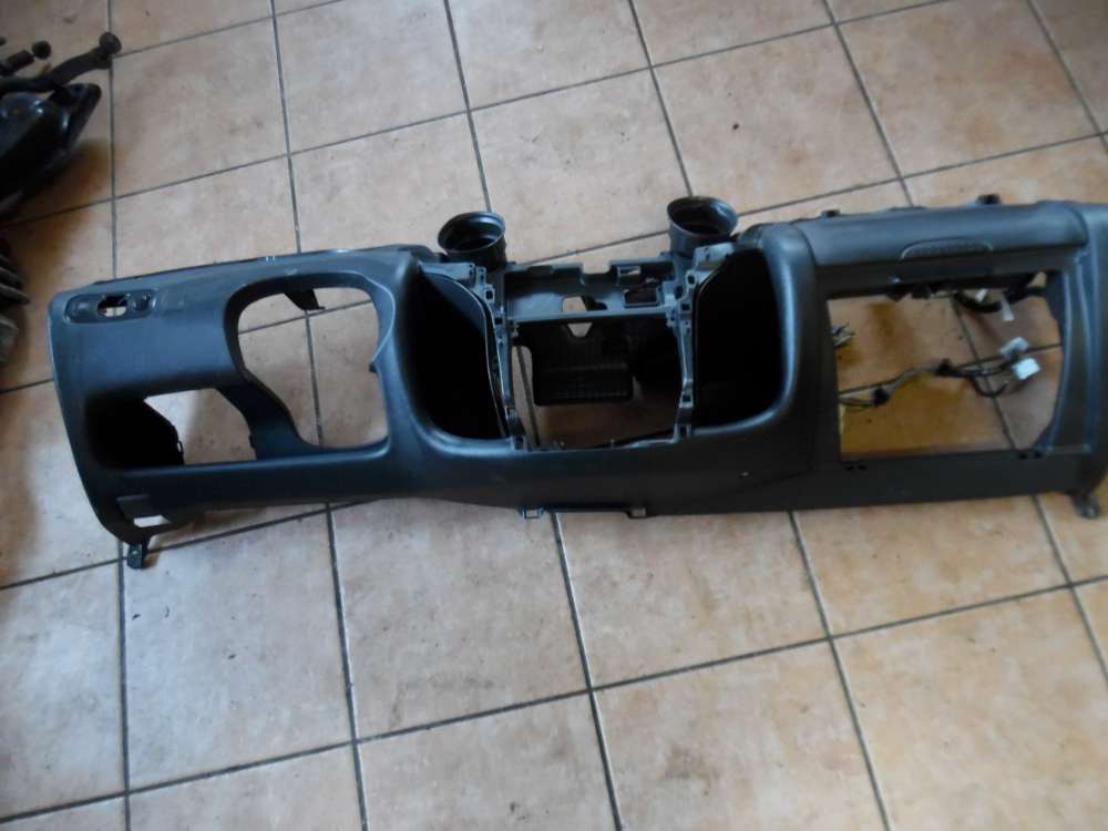 Toyota Yaris P1 Armaturenbrett Amaturenbrett Cockpit Verkleidung 55611-52010