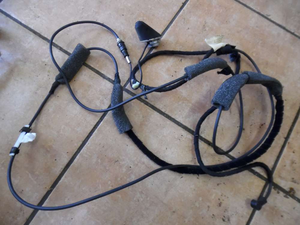 VW Golf 4 Antennenfu? mit Kabel 14111J6650B0F