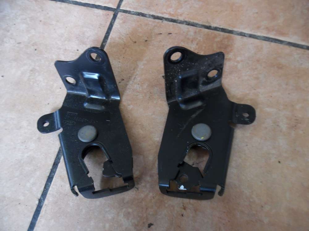 Ford Focus II Sitzbefestigung R?cksitzbank Rechts / Links 4M51A613B90