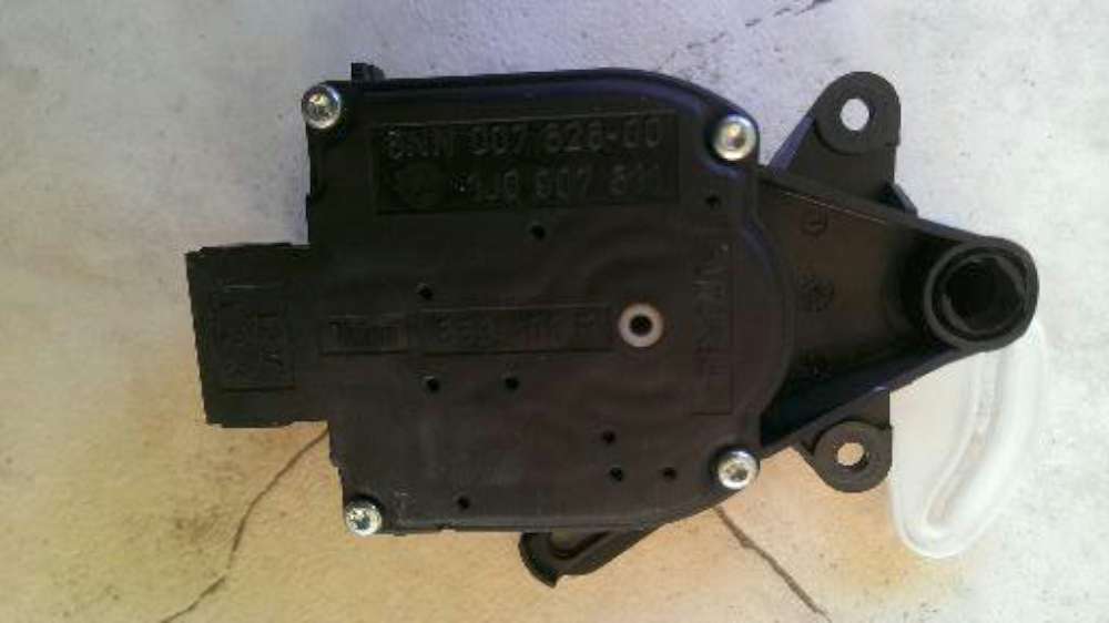 Audi A4 Bj.1998 Stellmotor Heizung Heizungsstellmotor 1J0907511 / 6NN007626