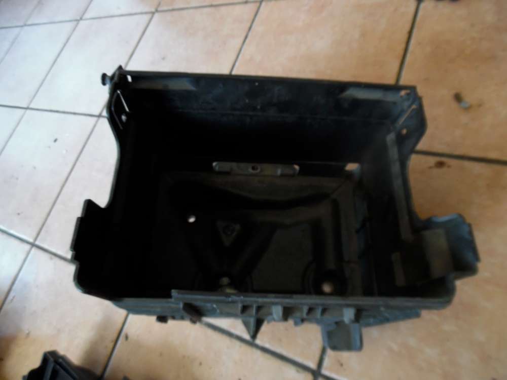 VW Polo 9N Batteriekasten unten 6Q0915419