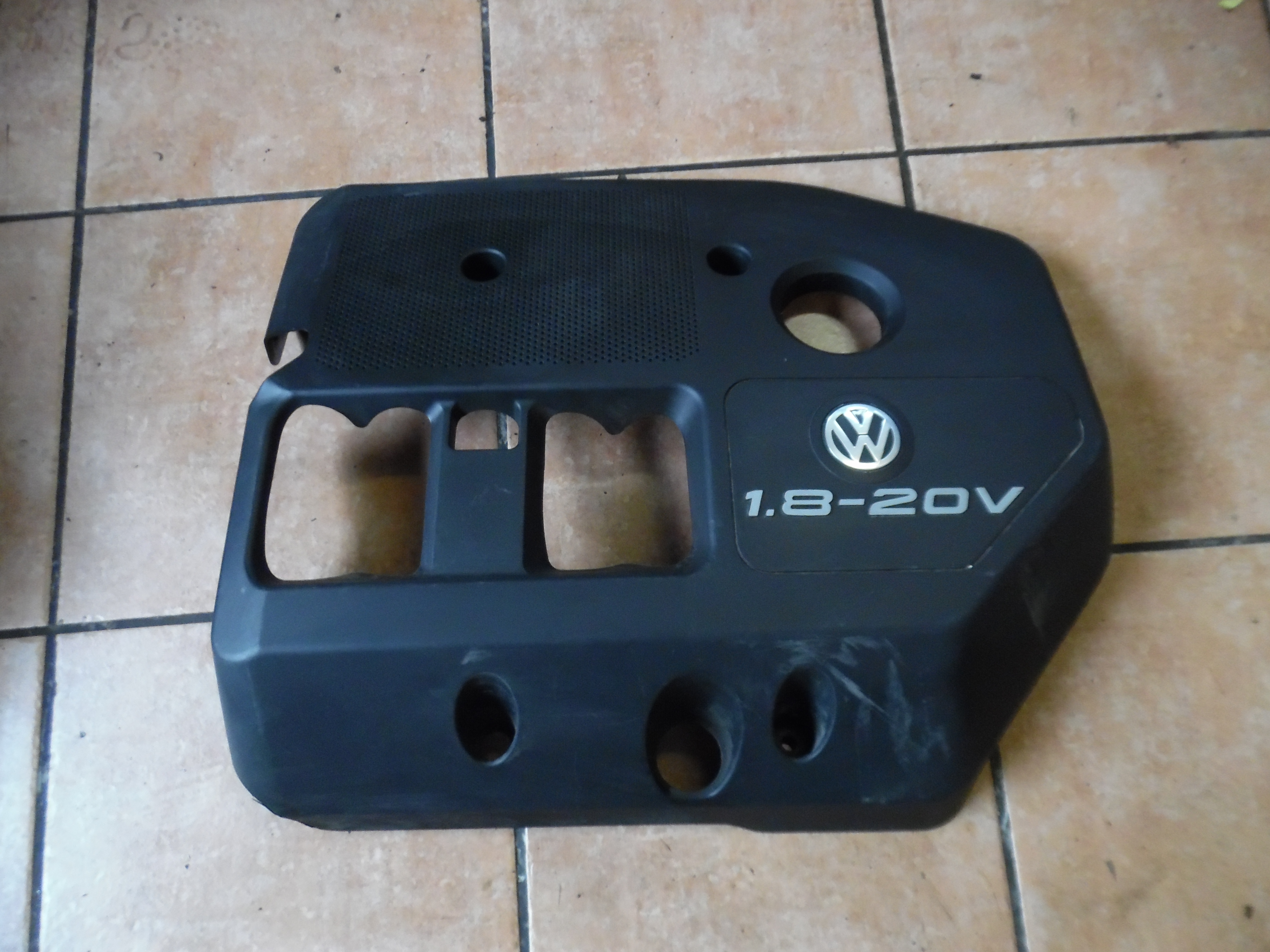 VW Golf IV Motorabdeckung Abdeckung Motor 06A103925