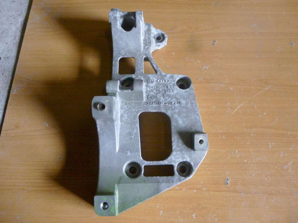 VW Touran Bj 2004 Halter Klimakompressor 06F903143F