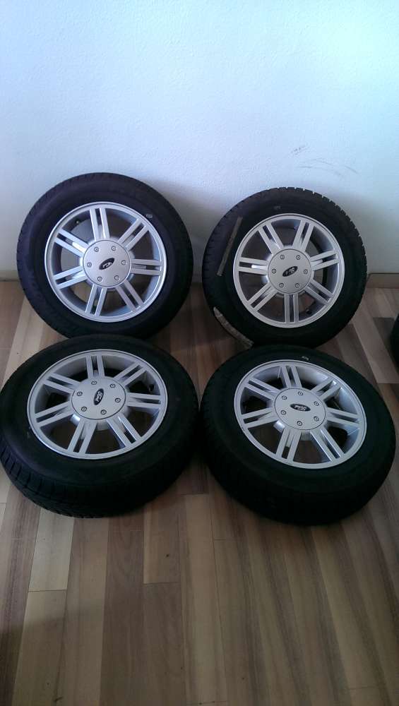 Winterreifen Alufelgen 165/70 R14 81T Ford Fiesta.Komplettr?der.DOT3110 ET43,5