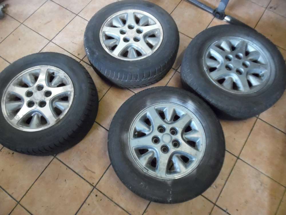 4x Alufelge mit Wintterreifen Hankook Chrysler Voyager III 215/65 R15 96H 6,5 x 15 ET40