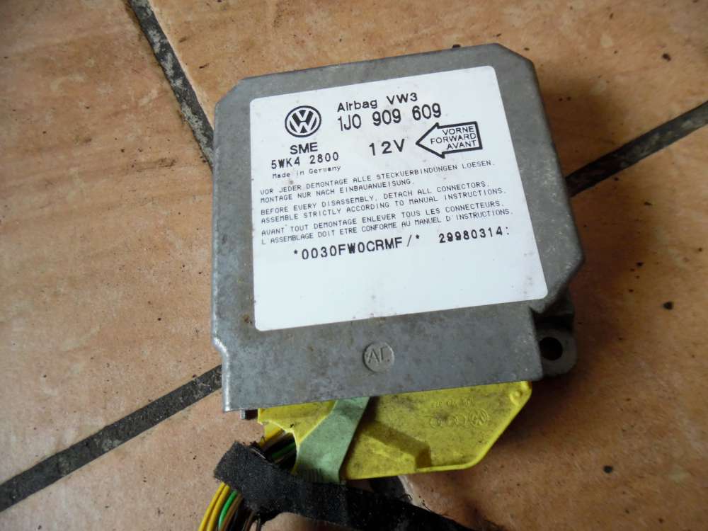 VW Golf IV 1J 1,6 Steuerger?t Airbagsteuerger?t 1J0909609