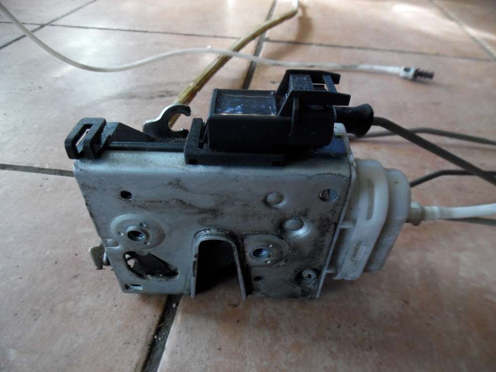 Audi A4 B5 T?rschloss Vorne Links 8D1837015