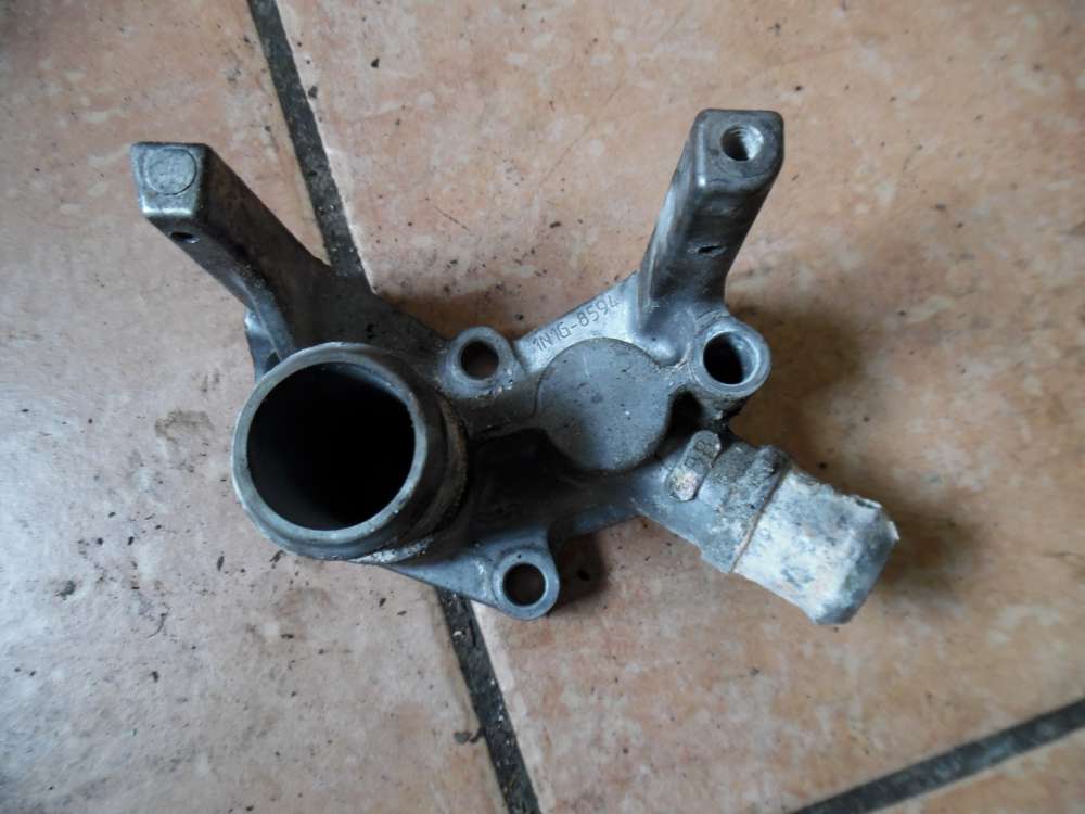 Ford Focus I 1,6i Flansch K?hlwasser 1N1G-8594