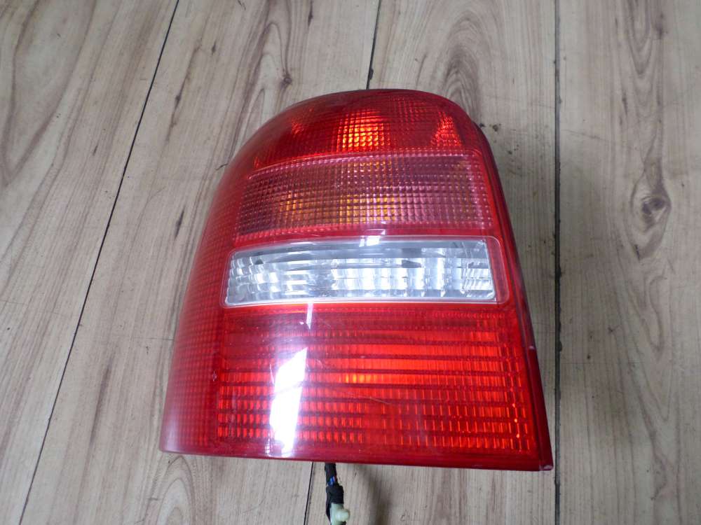 Audi A4 Original R?ckleuchte 8D9945257  Bj 1998 Hinten links