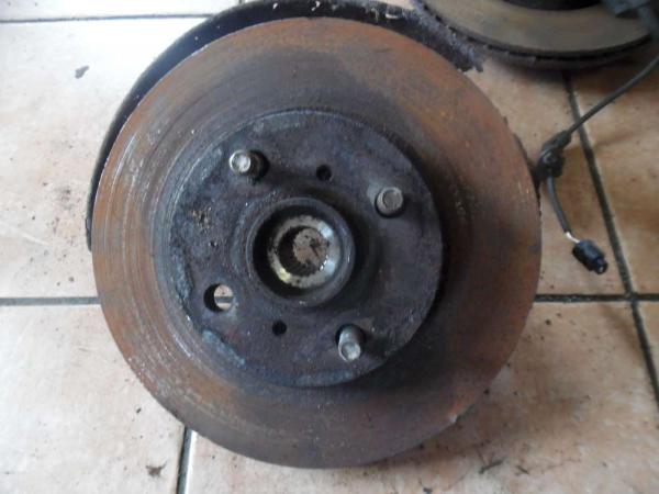 Toyota Yaris Verso Achsschenkel Radnabe Radlager Vorne Links