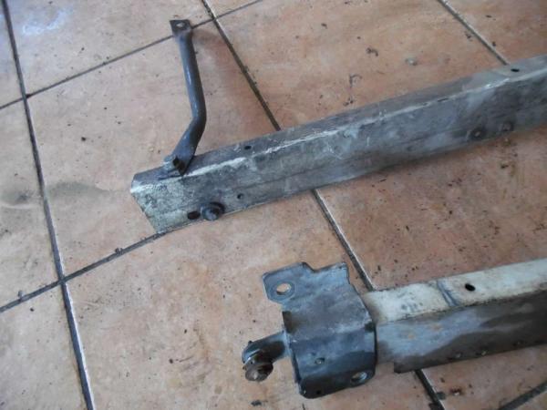 Renault Espace IV Halter Vorderachsträger Vorne