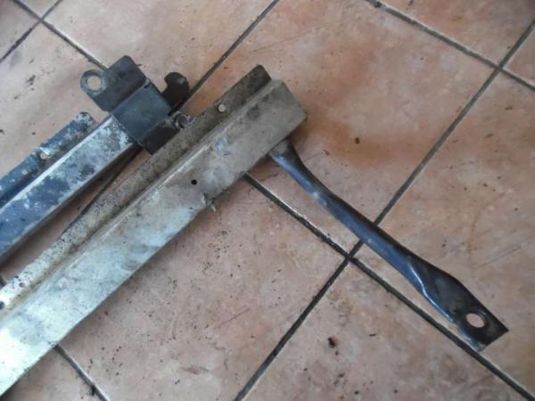 Renault Espace IV Halter Vorderachsträger Vorne