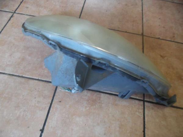 Toyota Yaris Verso Frontscheinwerfer Scheinwerfer Rechts