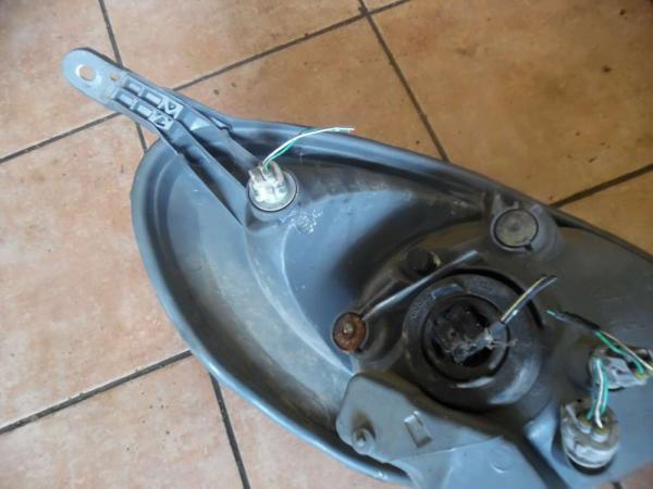 Toyota Yaris Verso Frontscheinwerfer Scheinwerfer Links