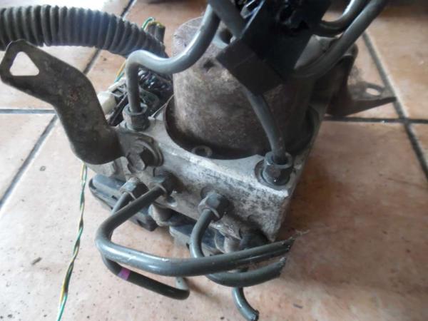 Toyota Yaris Verso ABS Steuergerät Hydraulik 89541-52110