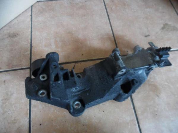 Renault Koleos Y 2,0dci Aggregatehalter Träger 8200527320