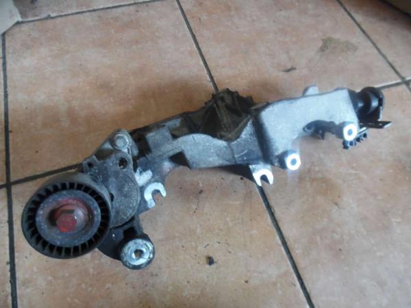 Renault Koleos Y 2,0dci Aggregatehalter Träger 8200527320