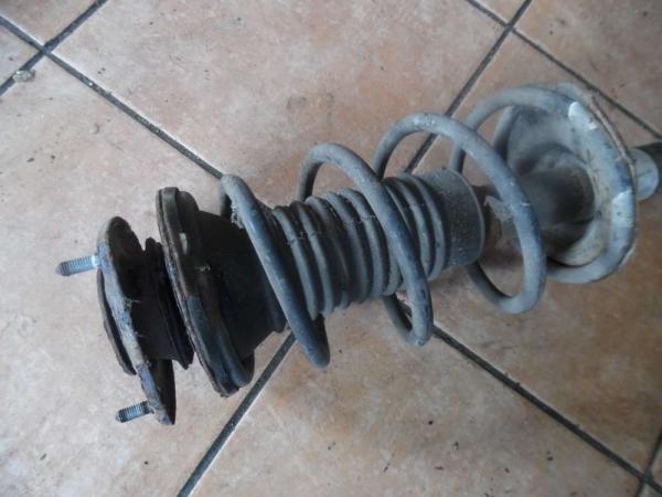 Toyota Yaris Verso Stoßdämpfer Federbein Vorne Rechts