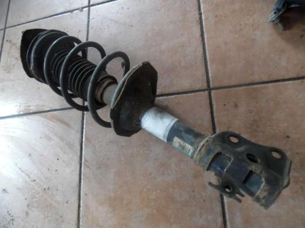 Toyota Yaris Verso Stoßdämpfer Federbein Vorne Rechts