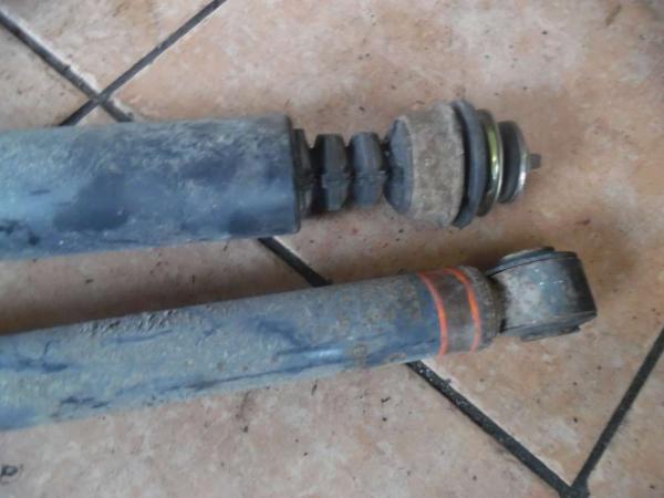 Toyota Yaris Verso Stoßdämpfer Federbein Hinten