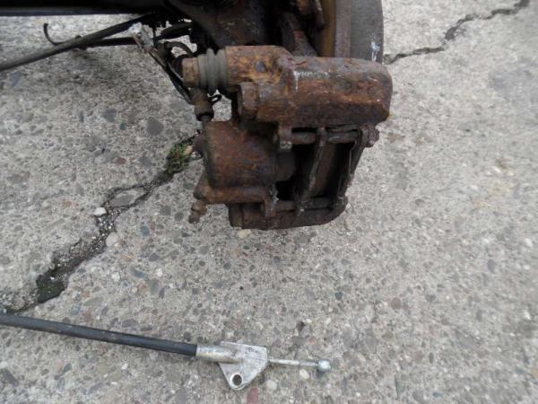 Toyota Yaris Verso Hinterachs Achsträger mit Bremssattell