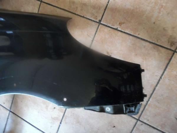 Toyota Yaris Verso Kotflügel Rechts Schwarz
