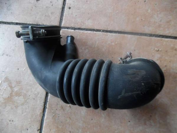 Toyota Yaris Verso Ansaugschlauch Luftansaug 17881-21010