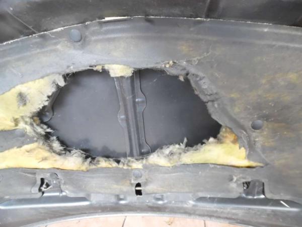 Toyota Yaris Verso Motorhaube Schwarz : 209