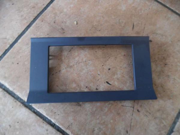 Renault Espace IV Rahmen Mittelkonsole Display 8200128071