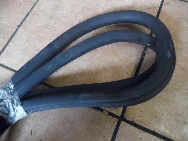 VW Golf VI Türdichtung Dichtung Vorne Rechts 5K6867911