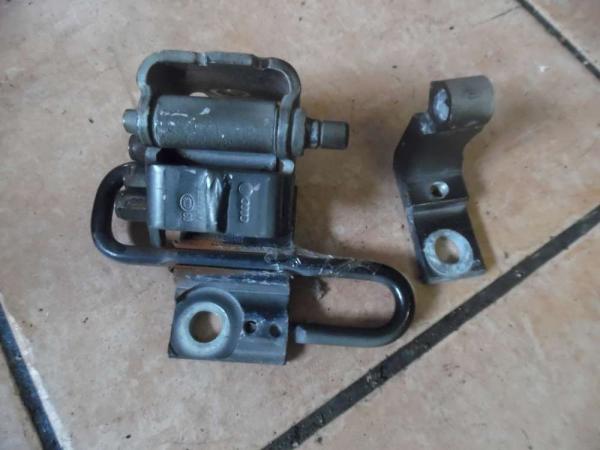 Audi A3 8E Türscharnier Scharnier Vorne Rechts 8E0831412