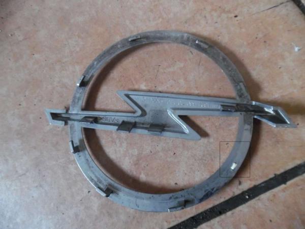 Opel Zafira B Kühlergrill Emblem 13247339