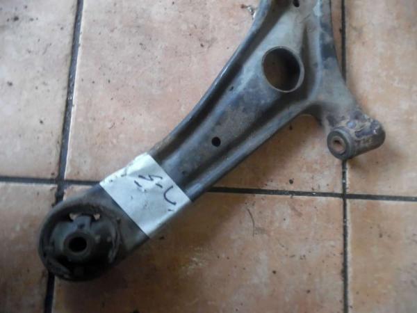 Toyota Yaris Verso Querlenker unten Vorne Links