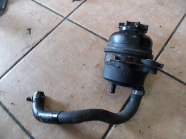 BMW 3er E46 Servoölbehälter Ausgleichsbehälter 1097164