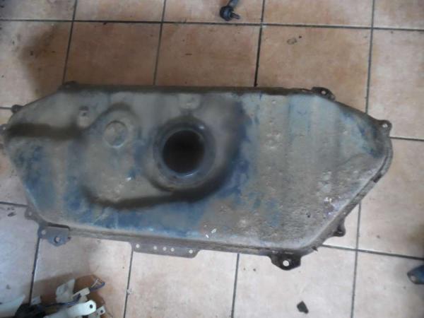 Toyota Yaris Verso Kraftstofftank Benzintank