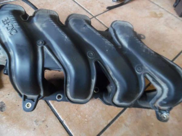 Toyota Yaris Verso Ansaugkrümmer mit Drosselklappe 17101-21020