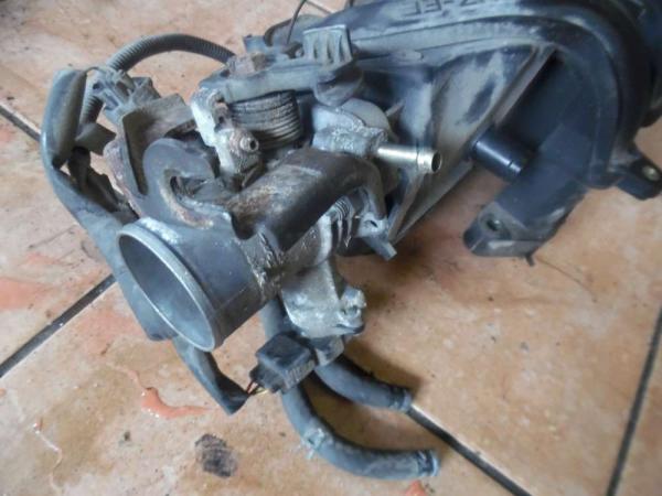 Toyota Yaris Verso Ansaugkrümmer mit Drosselklappe 17101-21020