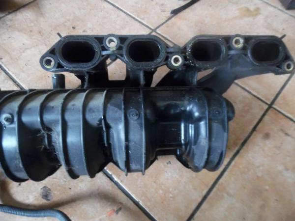 Toyota Yaris Verso Ansaugkrümmer mit Drosselklappe 17101-21020