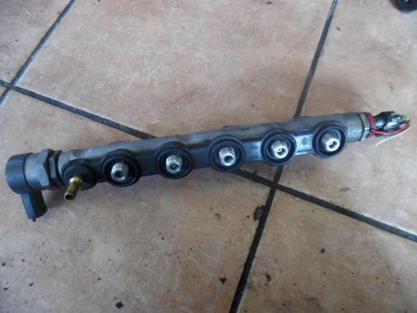 Renault Koleos Y 2,0dci Einspritzleiste H8200610223