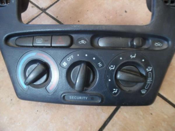 Toyota Yaris Verso Klimabedienteil Heizungsbetätigung 758277