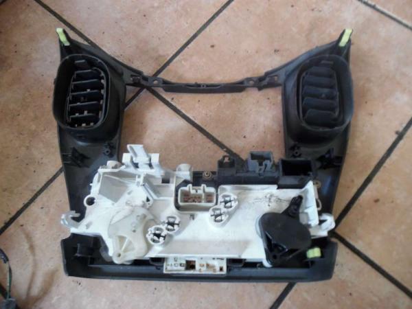 Toyota Yaris Verso Klimabedienteil Heizungsbetätigung 758277