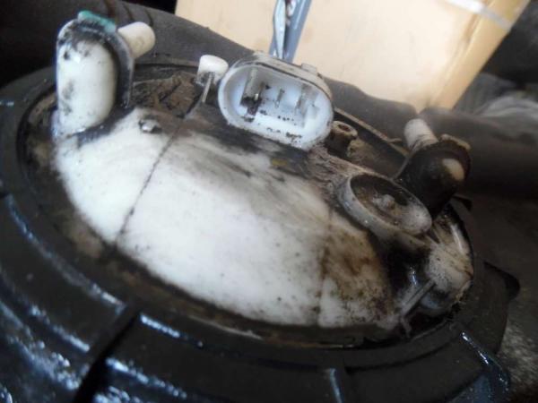 Renault Espace IV Kraftstofftank Dieselpumpe 8200008544 8200247198