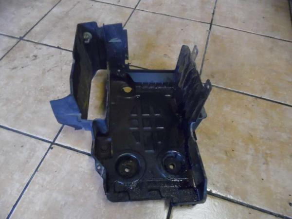 Renault Espace IV Battariekasten Battariehalterung 8200208056