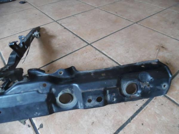 Toyota Yaris Verso Träger Schloßträger