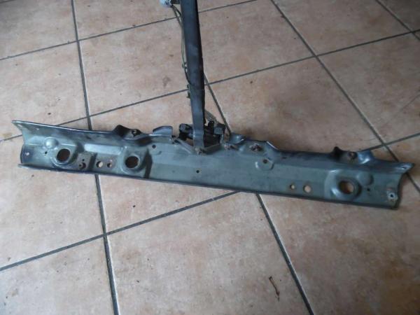 Toyota Yaris Verso Träger Schloßträger