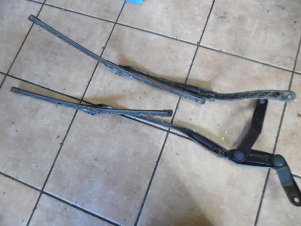 Mercedes-Benz E-Klasse W212 Scheibenwischerarm Vorne 2128201344