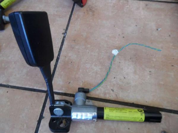 BMW 5er E61 Gurtstraffer Gurtschloß Hinten Rechts 9117190