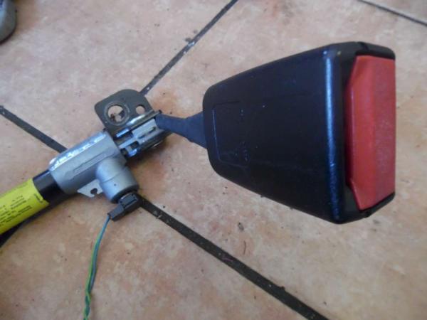 BMW 5er E61 Gurtstraffer Gurtschloß Hinten Rechts 9117190